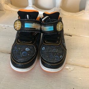 Looney Tunes Space Jam Boys' Light-Up Sneakers - Used Kids | Color: Black